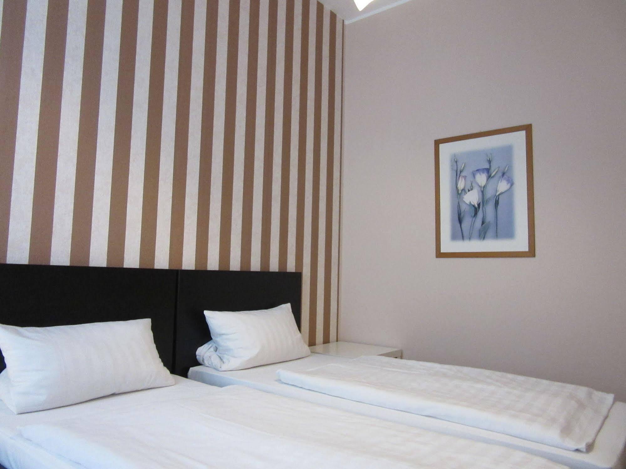 Hotel-pension Charlottenburg Guest house *