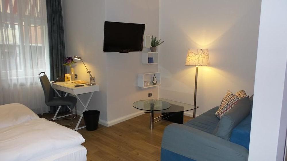 Alt - Tegel 3* Berlin