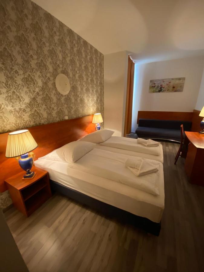 Atrium Charlottenburg Hotel 3*