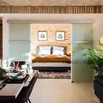 Luxurious Urban Living - Premium Downtown Apartments Next To Hbf