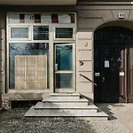 Bright 2 Bedroom Apartment In Convinient Location