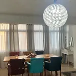Ein Charmanter Zweifamilienhaus