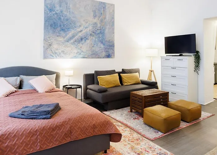 Artsy Apartment In Friedrichshain