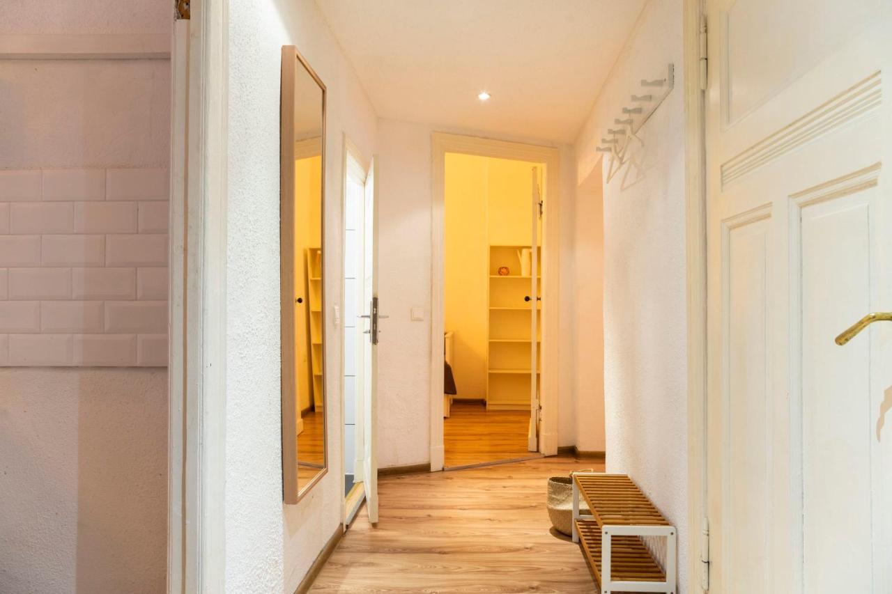 Bright 2 Bedroom In Convinient Location Apartment *