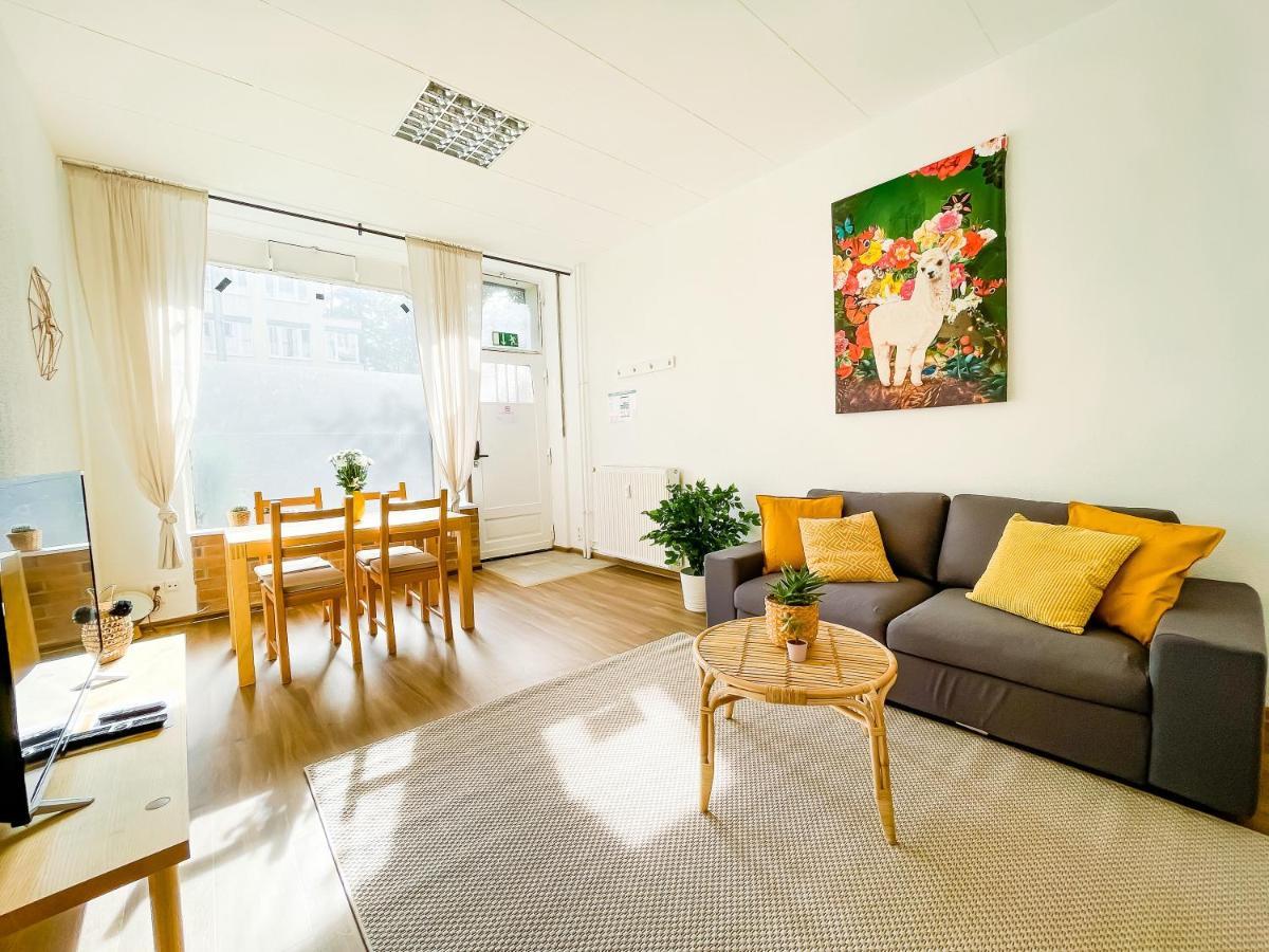 Bright 2 Bedroom In Convinient Location * Berlin