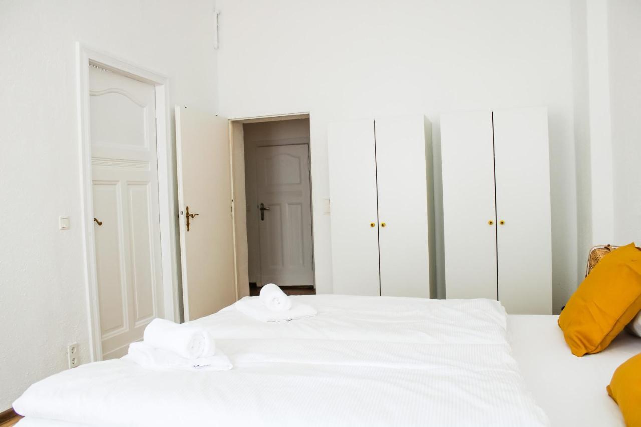 Apartment Bright 2 Bedroom In Convinient Location *
