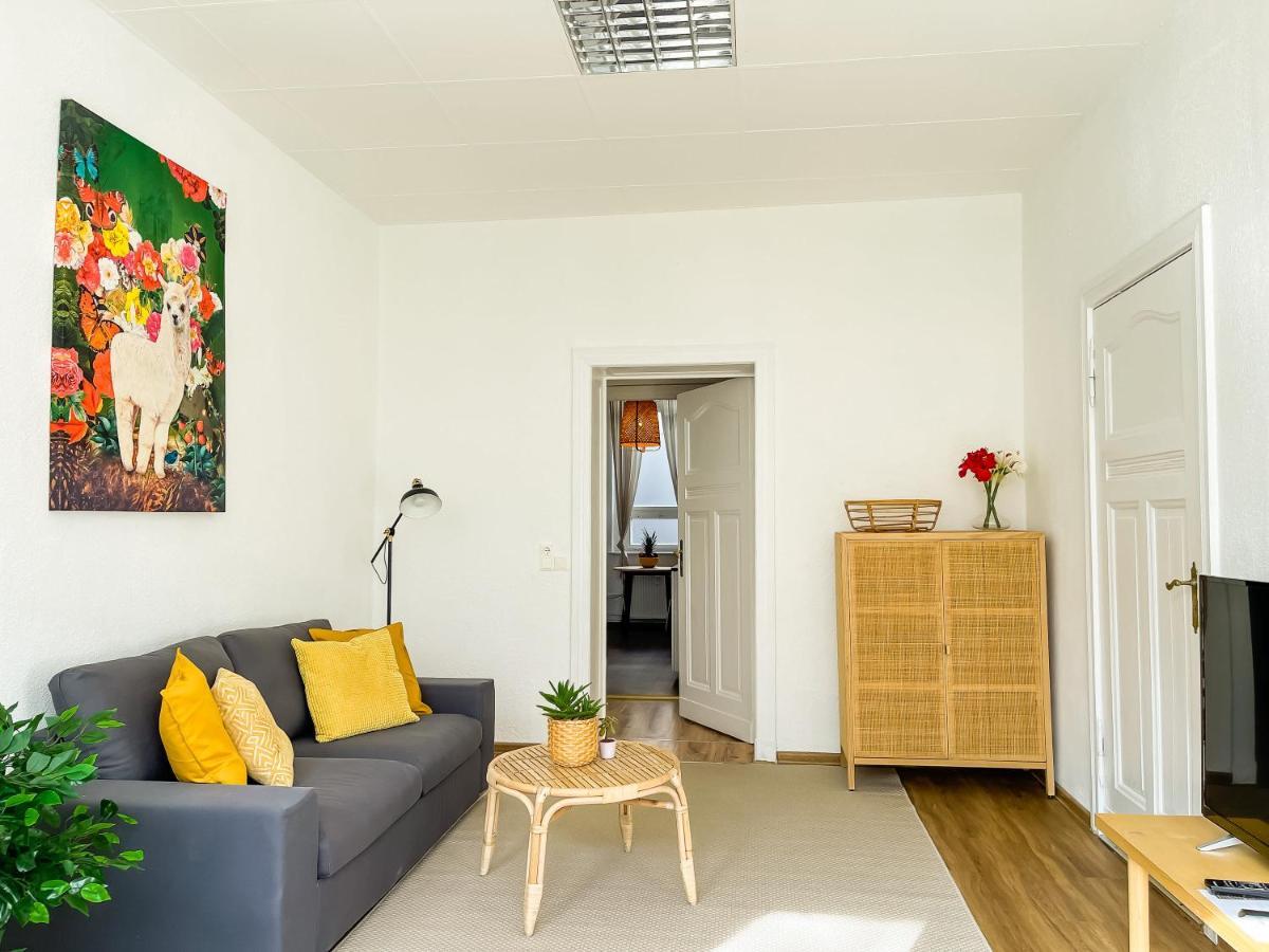 Bright 2 Bedroom In Convinient Location * Berlin