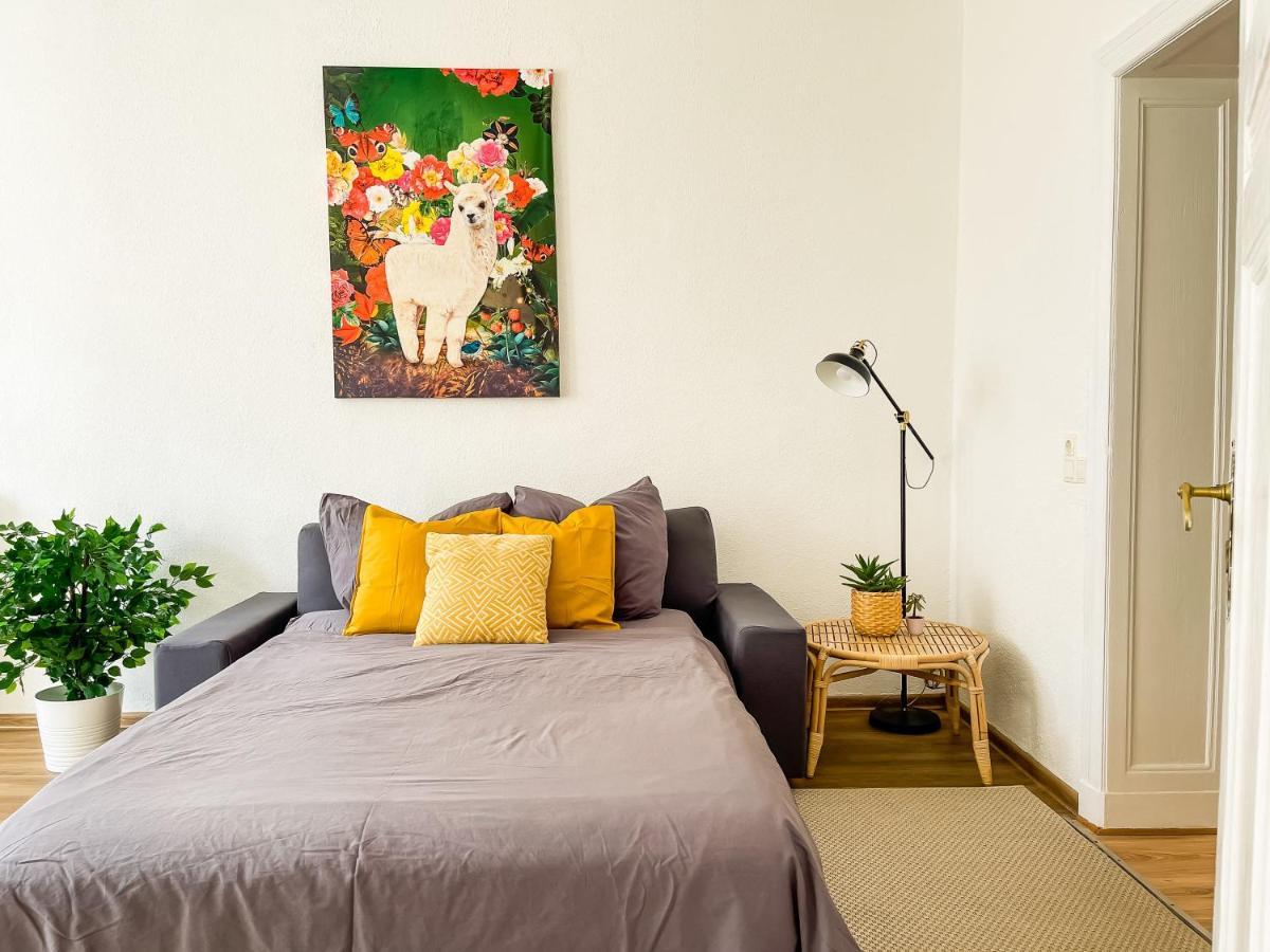 Bright 2 Bedroom In Convinient Location Apartment *
