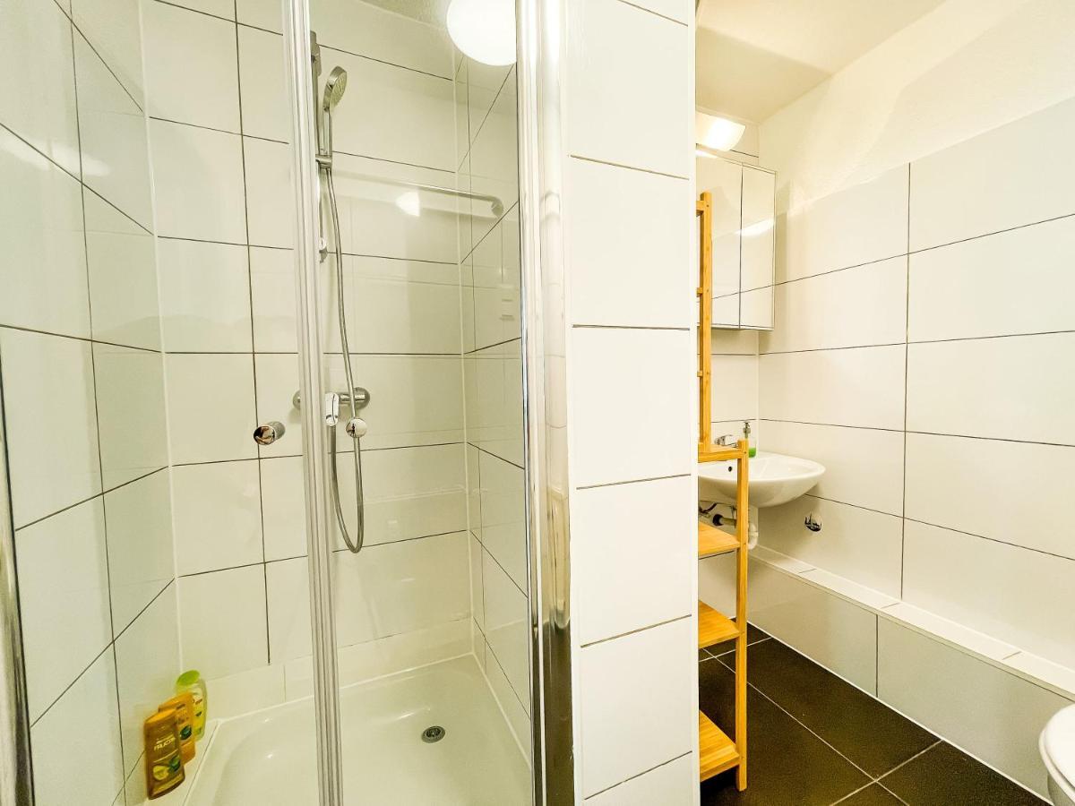 Apartment Bright 2 Bedroom In Convinient Location