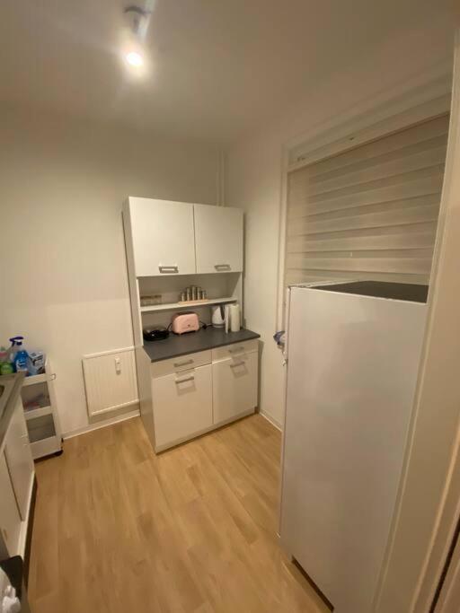 Gemuetliche Mit Smart-tv Und Grossem Balkon * Berlim