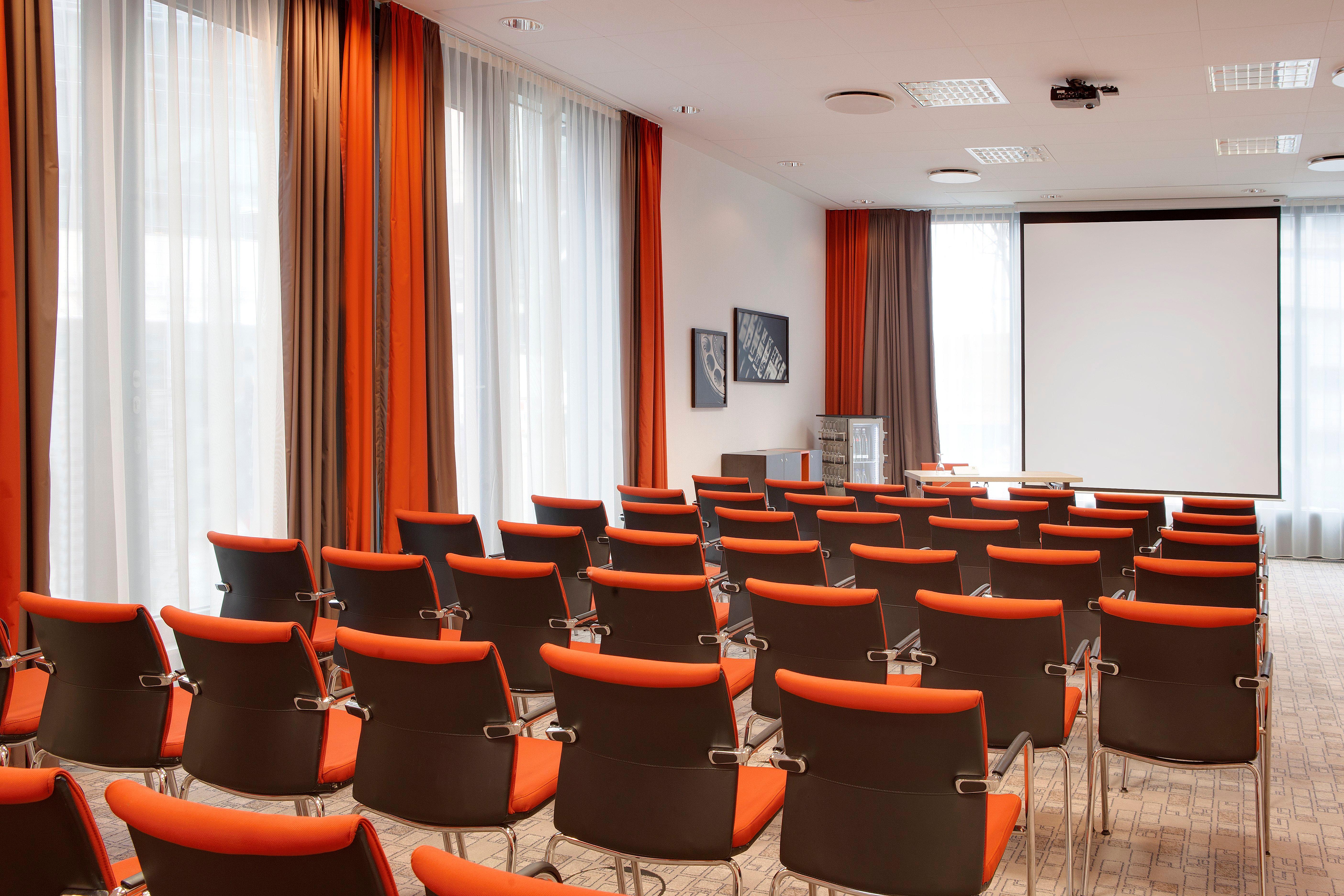 Hotel East Side By Ihg Berlin