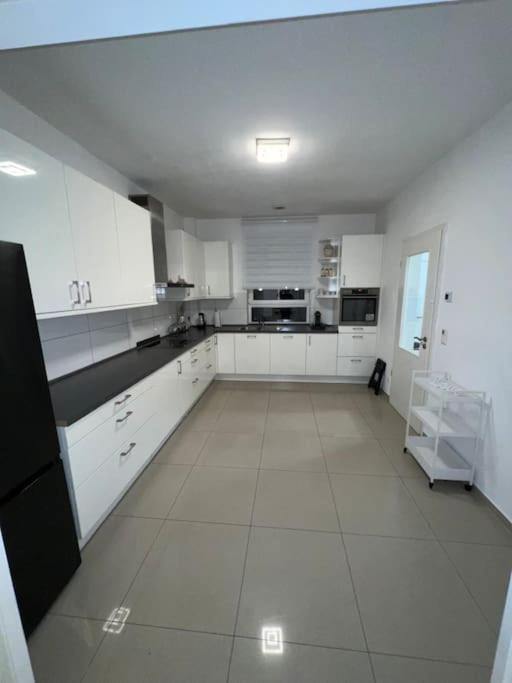 Luxus-doppelhaushaelfte Im Ruhigen Blumenviertel Apartment Berlin