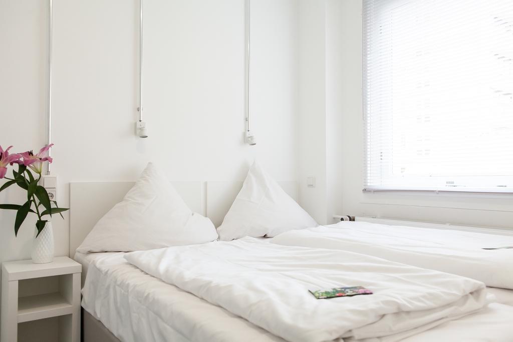 Hostel Near Brandenburg Gate - &