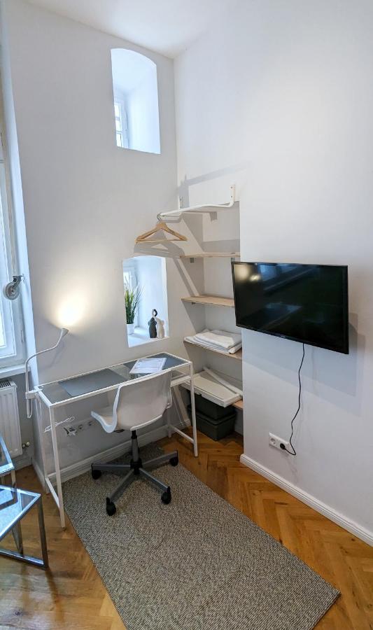 Central, Cozy, Designed 1-br At Akazienkiez Apartment *