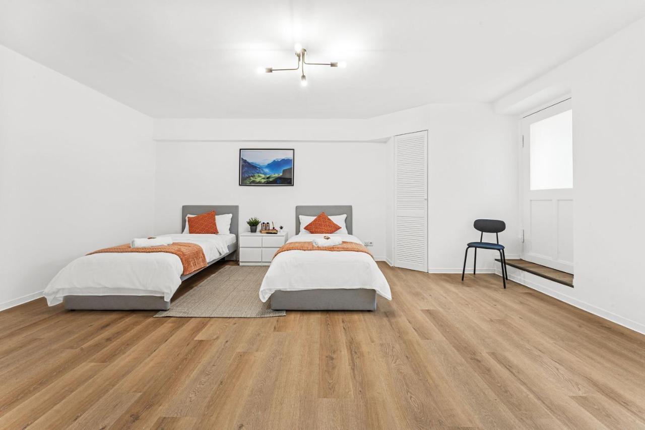 2 Apartments, 4 Betten, Vollmoebliert,zentrale Lage Am S-bahnhof Apartamento Berlim