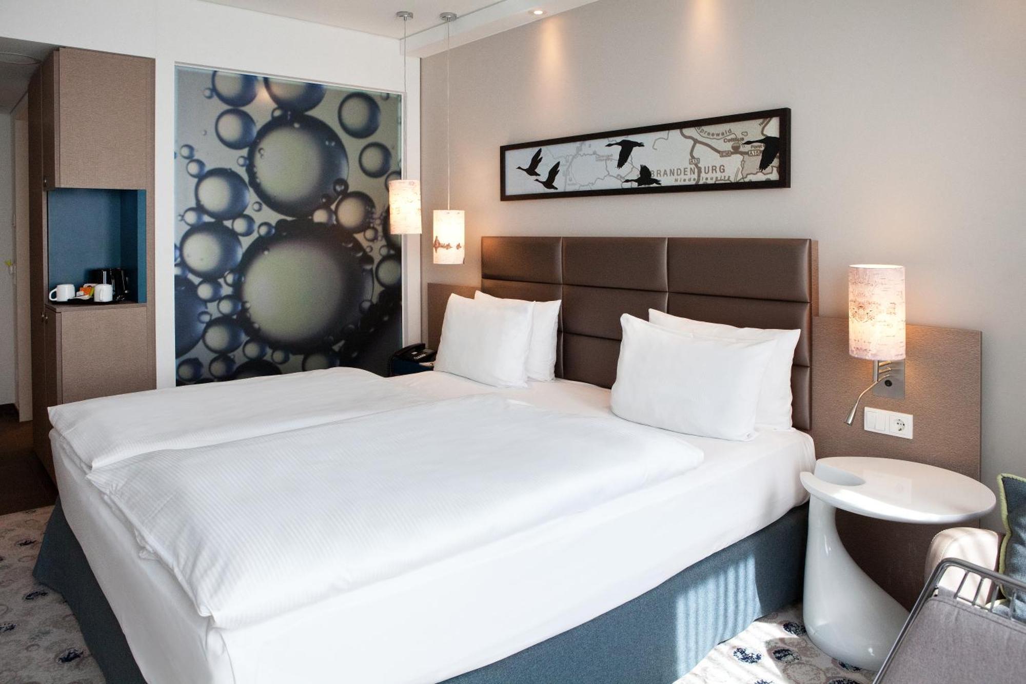 Hotel East Side By Ihg Berlin
