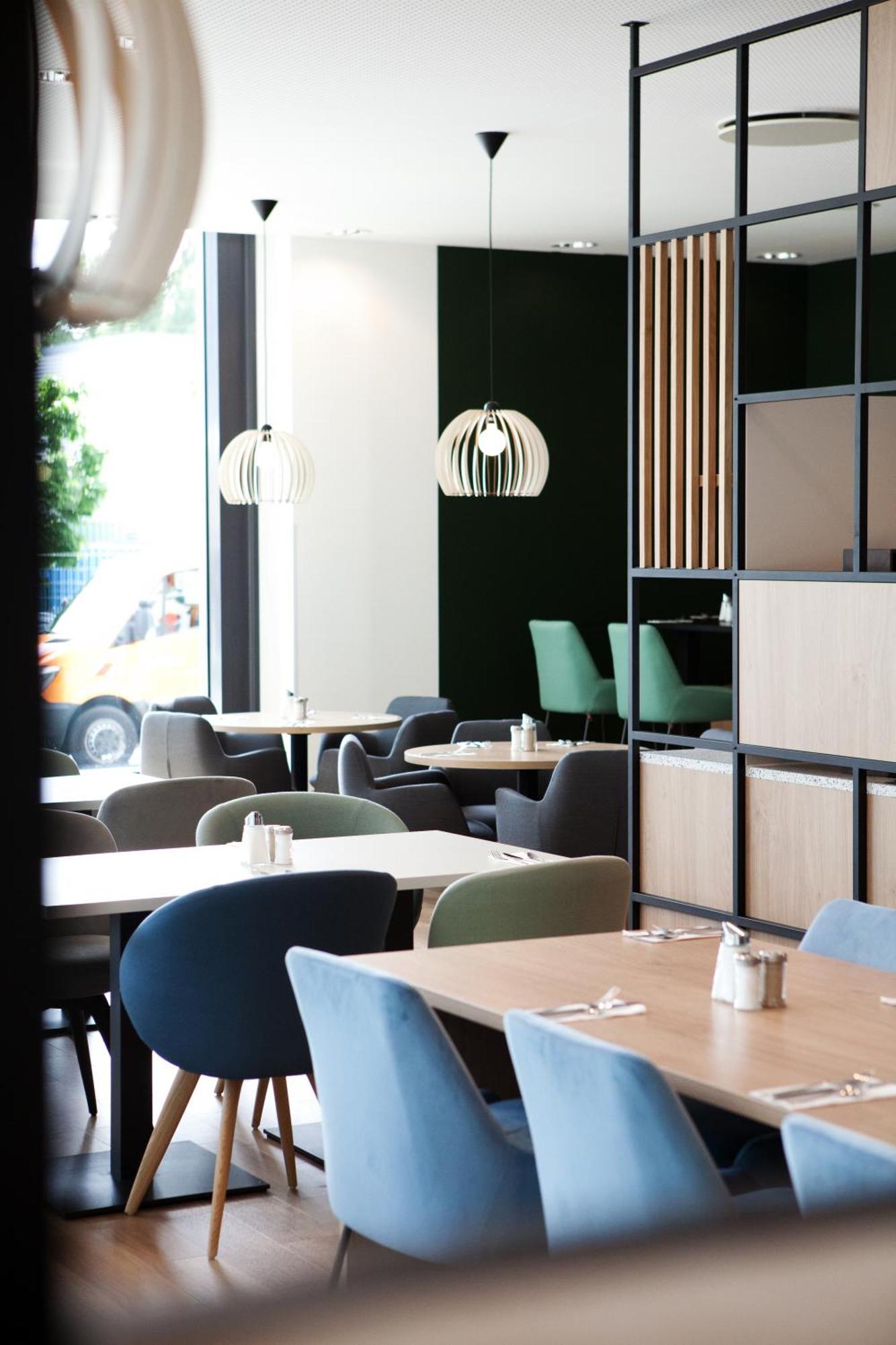 Hotel East Side By Ihg 4*