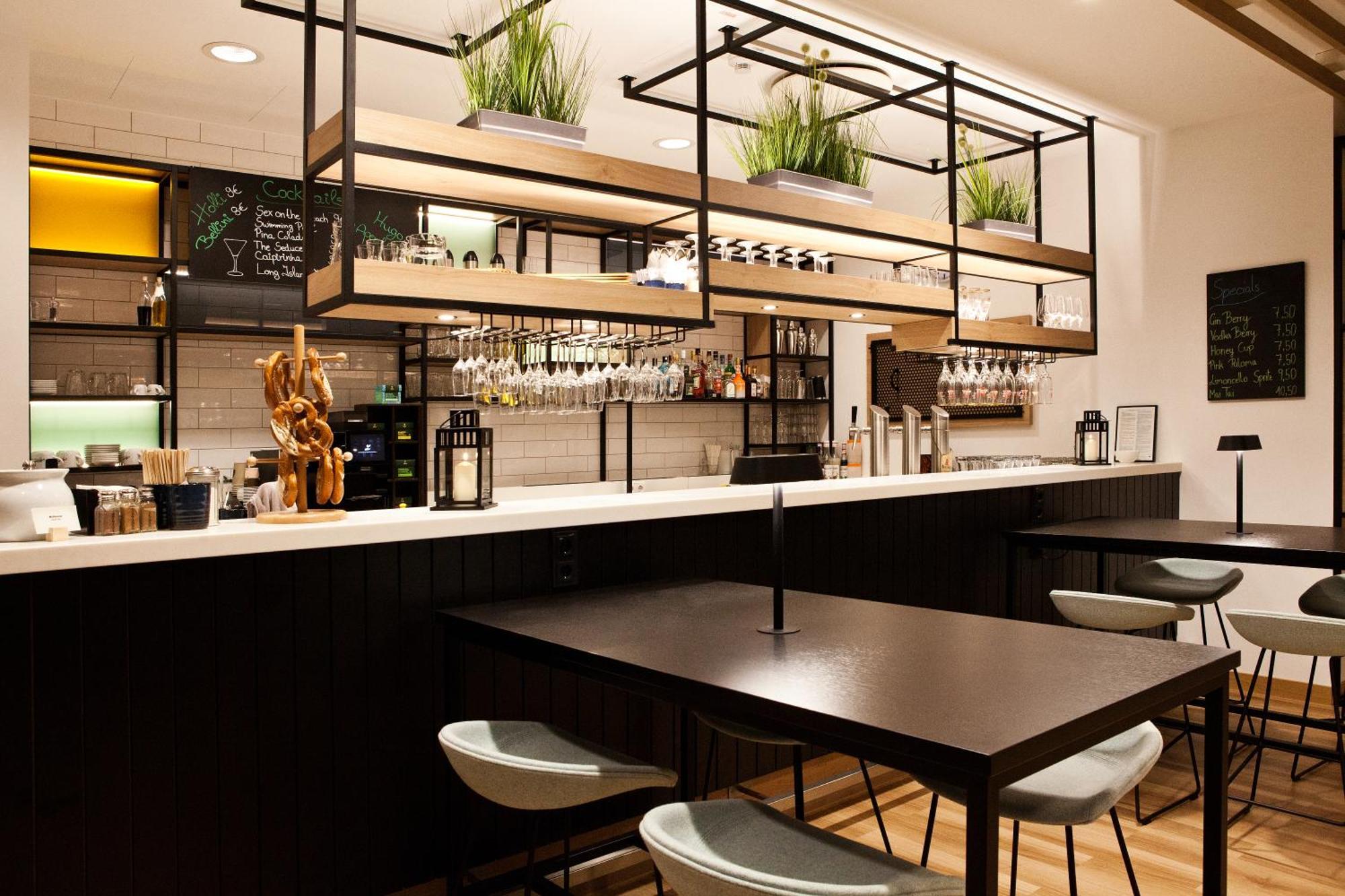 Hotel East Side By Ihg Berlin