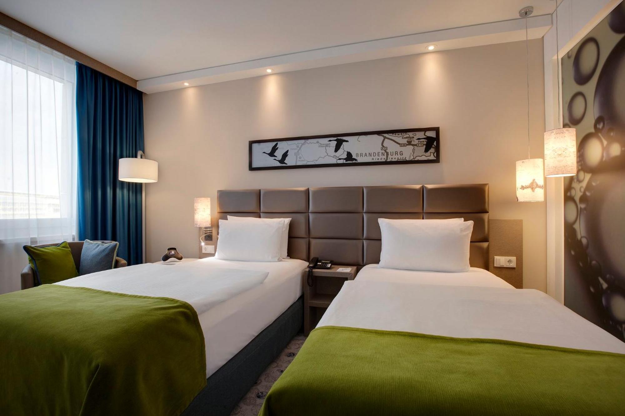 Hotel East Side By Ihg Berlin