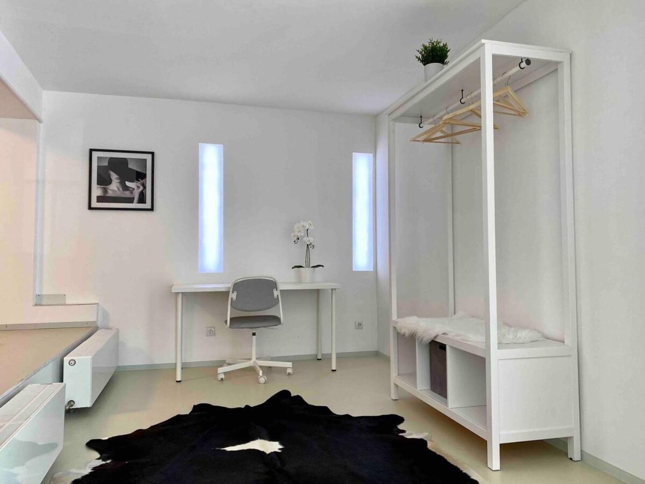 Loft With Pool Table, Kitchen Island & Gallery Apartamento *