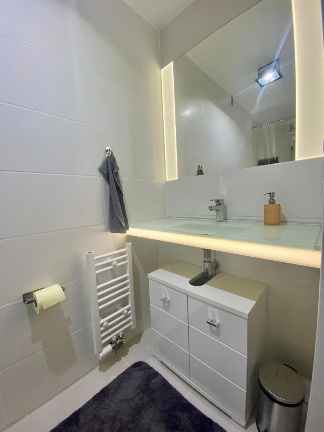 Loft With Pool Table, Kitchen Island & Gallery * Berlim