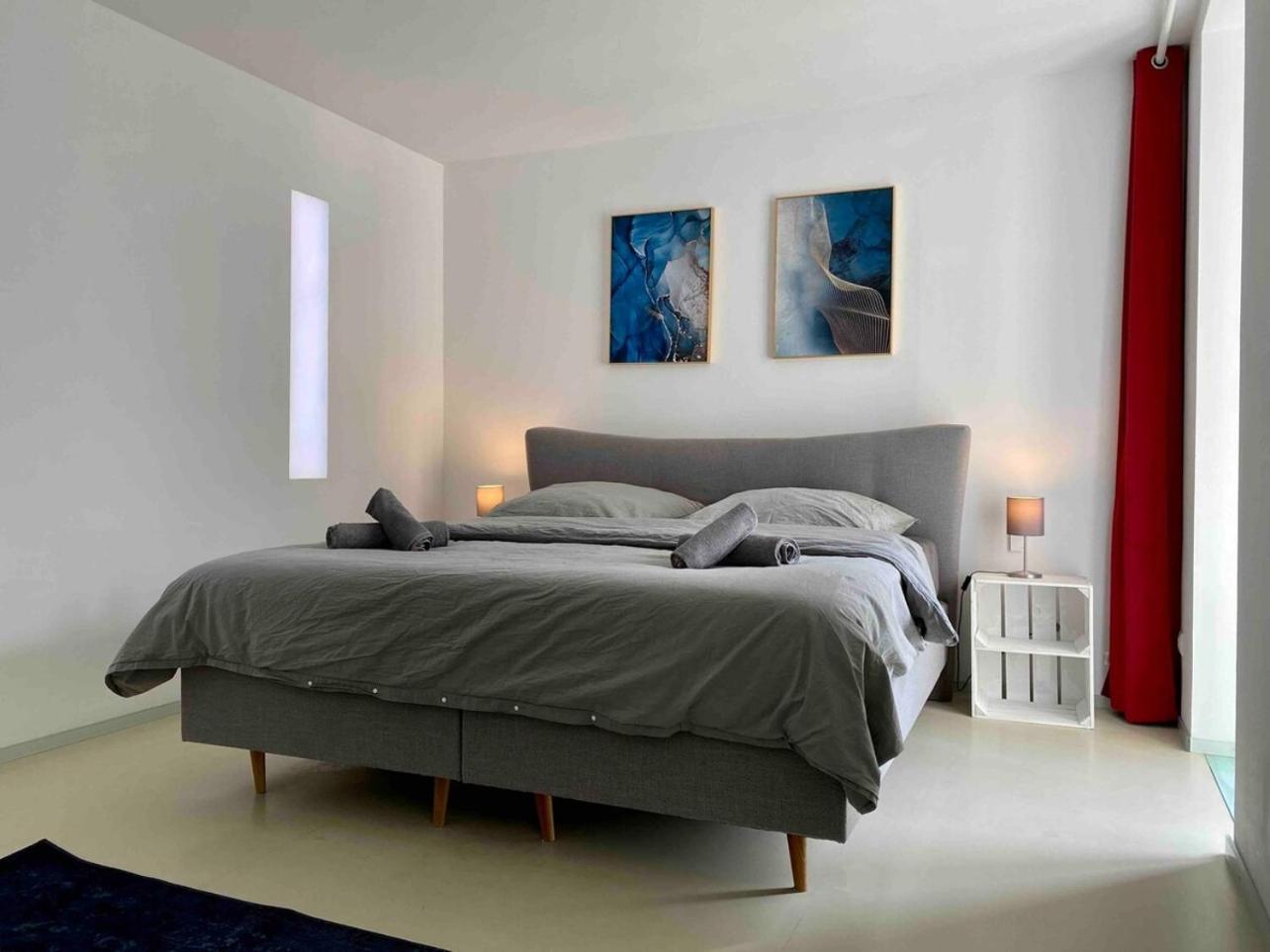Loft With Pool Table, Kitchen Island & Gallery * Berlim