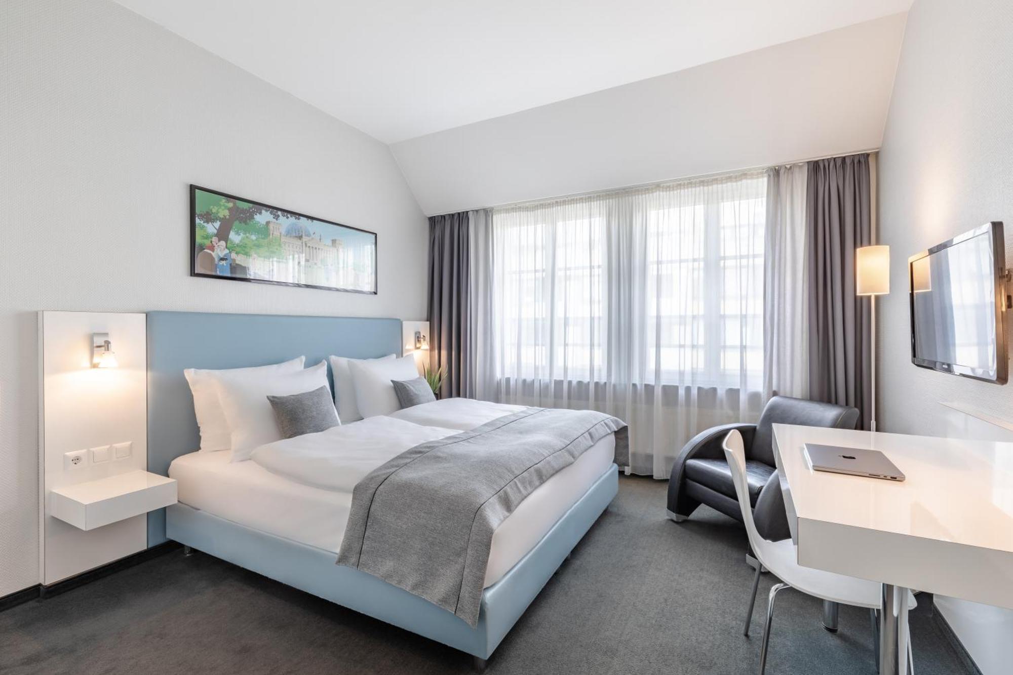 Garner - Checkpoint Charlie By Ihg