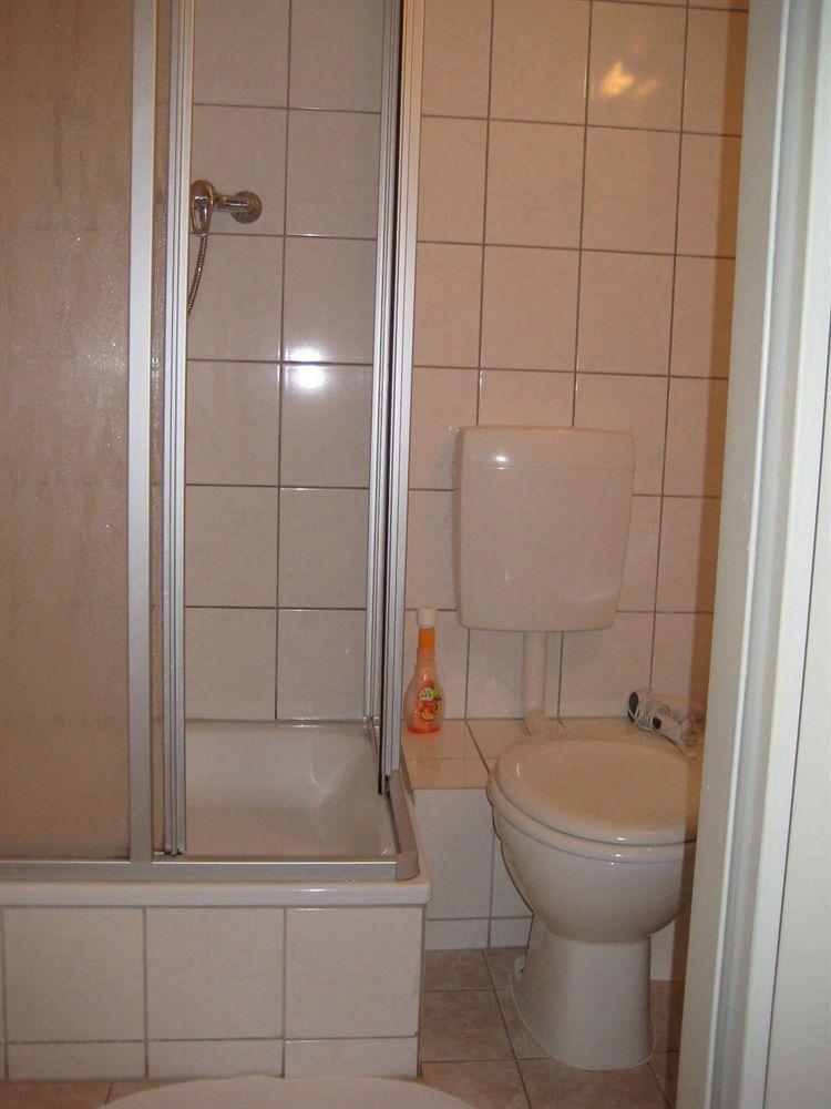 Waizenegger Am Kurfürstendamm Gasthof 2*