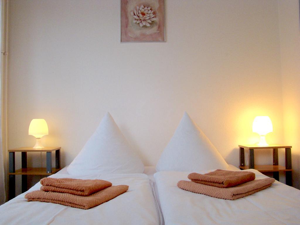 Near Brandenburg Gate - & Hostel Berlin