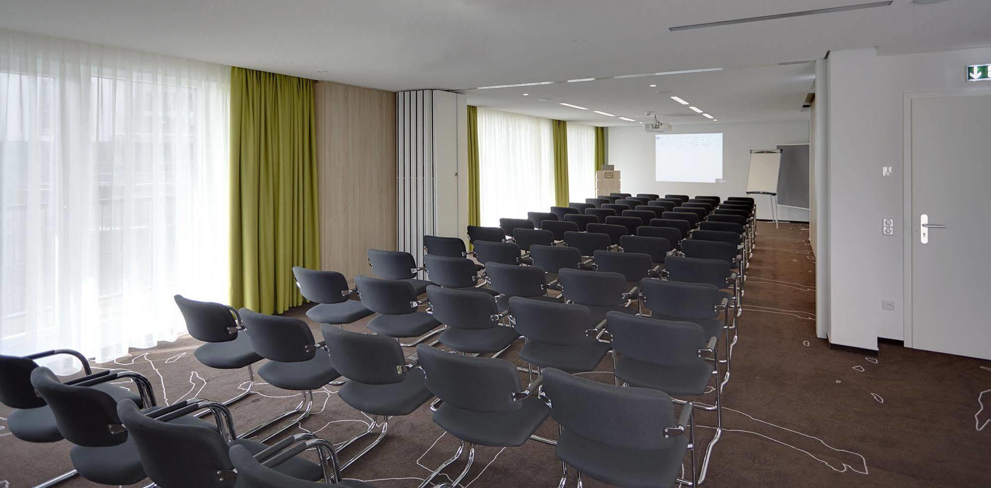 Grimm's Potsdamer Platz Hotel *