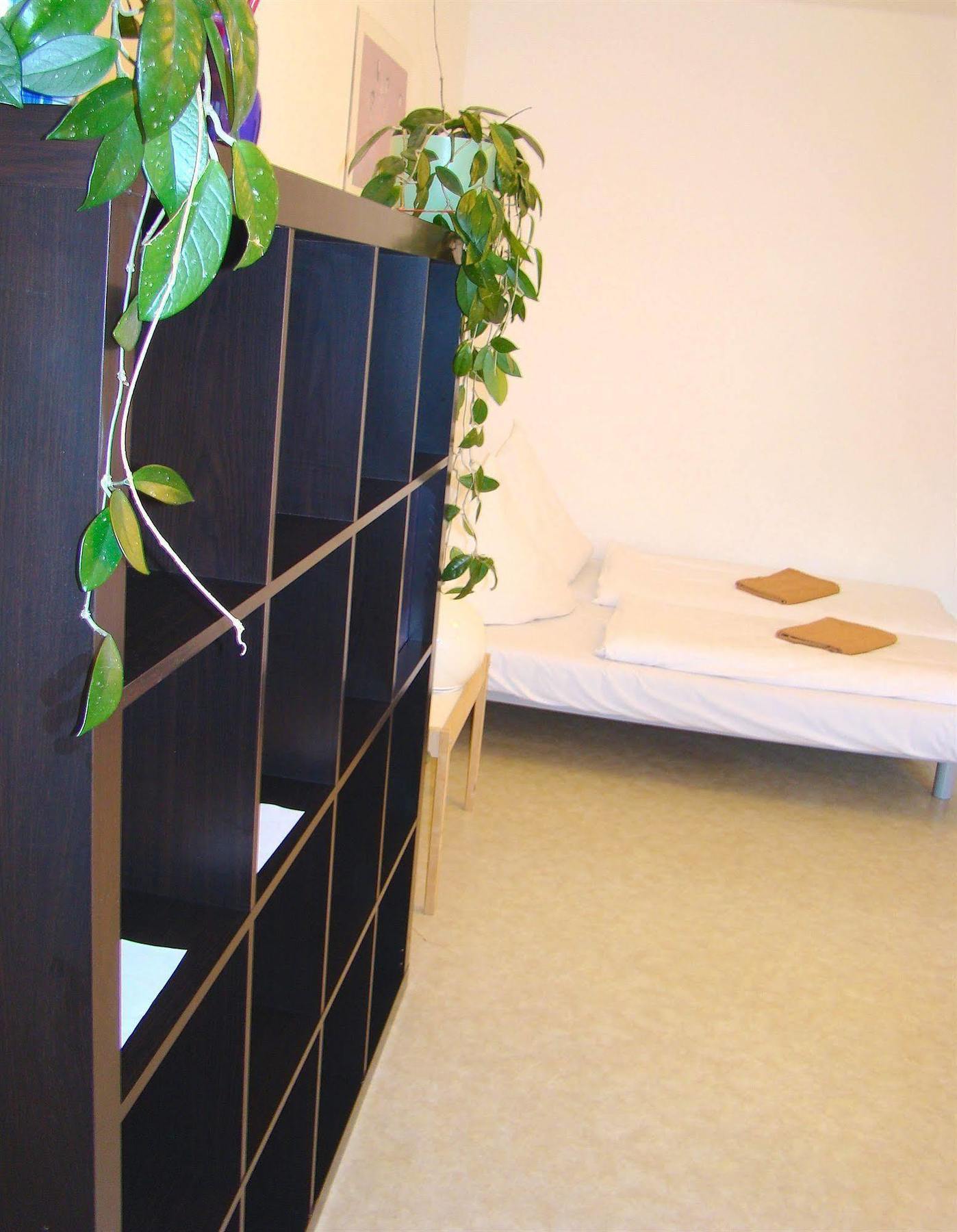 Hostel Near Brandenburg Gate - &