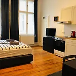 Modernes Apartment Am Viktoria Luise Platz