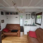 Gemuetliches Hausboot Mit Kamin In Berlin