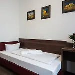 Queens Park Hotel