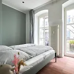 Central Apartment - Linienstrasse