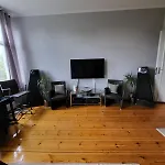 Cosy And Central City Flat With Piano