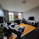 Cosy And Central City Flat With Piano