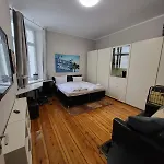 Cosy And Central City Flat With Piano