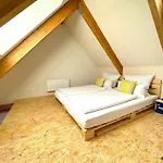 Quiet&Cozy Apartment Perfect For Groups & Families & Business Trips, Near Ber Airport