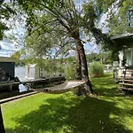 Haus direkt am See