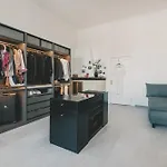 Zentral Gelegenes Apartment Fuer Bis Zu 6 Personen Am Alexanderplatz