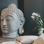 Zentral Gelegenes Apartment Fuer Bis Zu 6 Personen Am Alexanderplatz