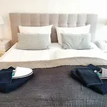 Fritz By Rockchair Apartments L Superhost Status L 3 Bedrooms Boxspringbeds 2 Bathrooms 2 Kitchen - Cozy Family & Business Flair Welcomes You!