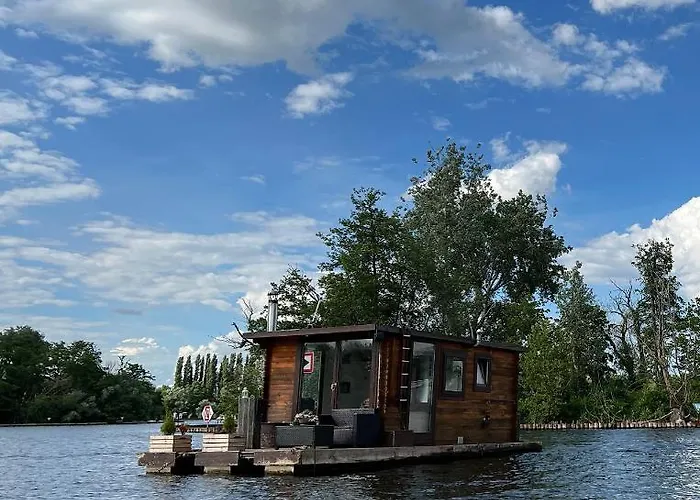 Gemuetliches Hausboot Mit Kamin In Berlin