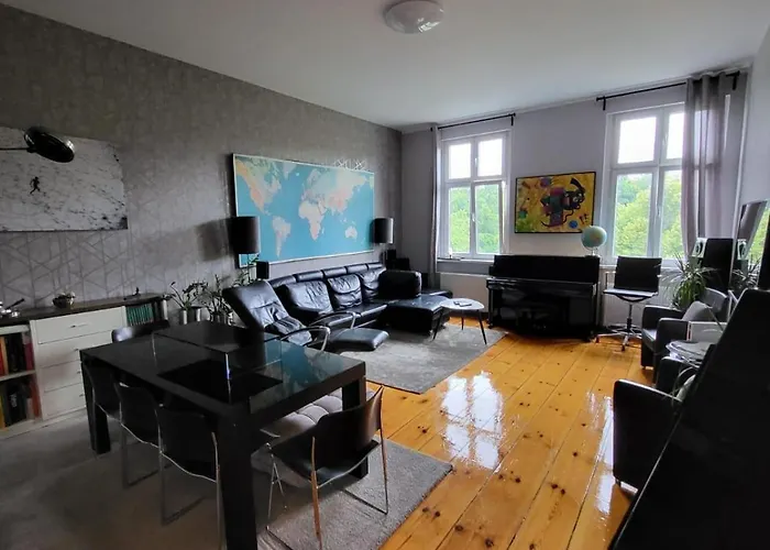 Cosy And Central City Flat With Piano