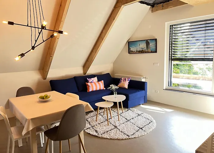 Quiet&Cozy Apartment Perfect For Groups & Families & Business Trips, Near Ber Airport