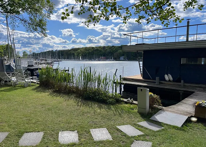 Haus direkt am See