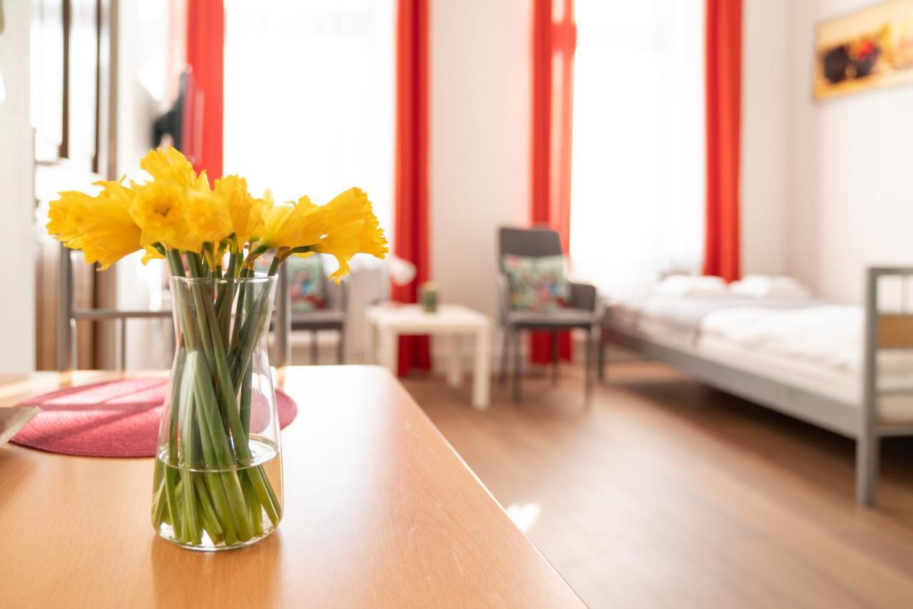 City Studio For 2, Near Sonnenallee Apartment