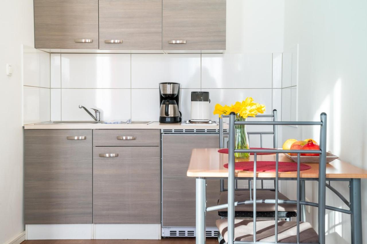 City Studio For 2, Near Sonnenallee Apartment