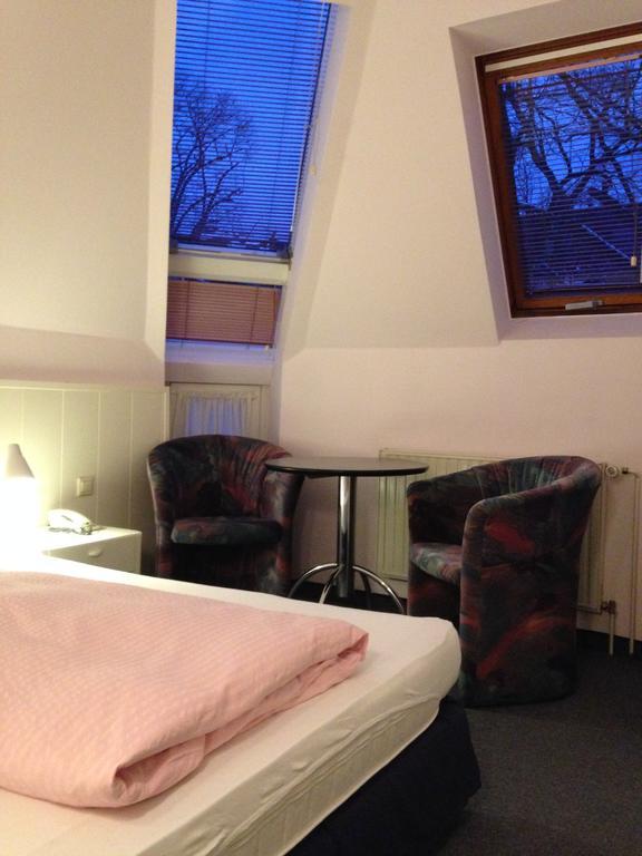 Azur Hotel 2*